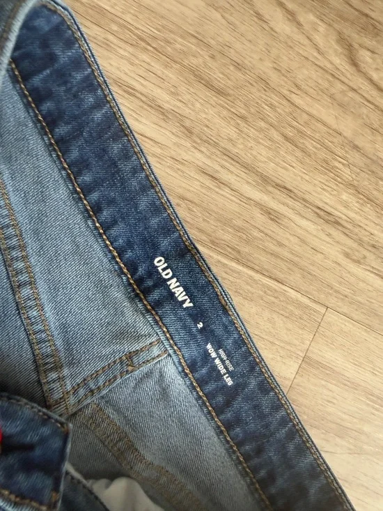 Old navy jeans - Picture 3 of 3